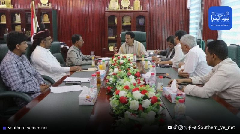 محافظ المهرة يوجّه بإعادة تشغيل حديقة الغيضة بعد لقاء مع شباب “ترابط”