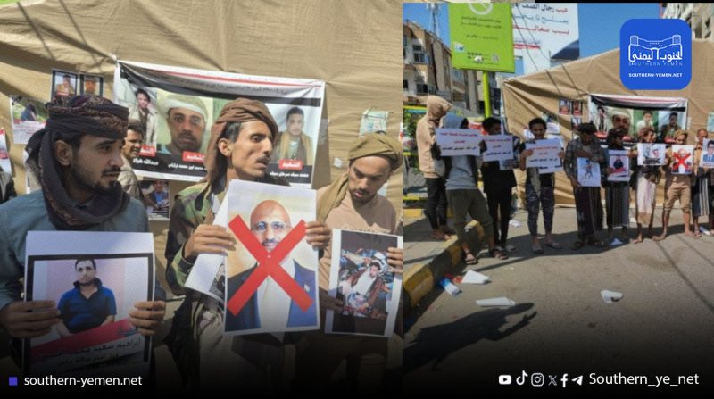 للمرة الثالثة.. أهالي ضحايا تعز يتظاهرون للمطالبة بتسليم الجناة الفارين إلى المخا