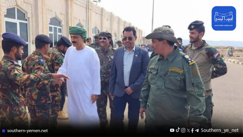 قائد الانتقالي يصل سقطرى وسط توترات جراء إقصاء أبناء الجزيرة وتجنيد وافدين