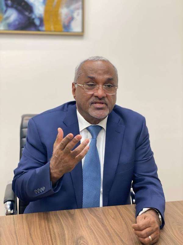 مستشار رئاسي يصف تحركات الانتقالي بـ”الانقلاب” ويحذر من احتمالية رفع الملف لمجلس الأمن