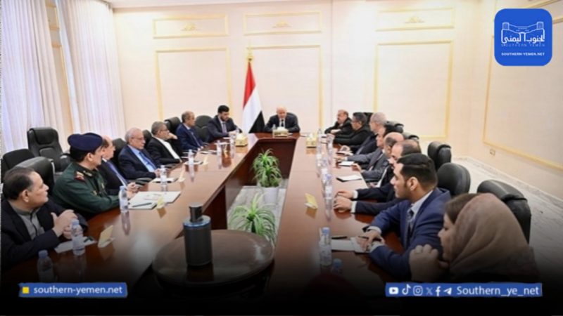 مجلس الدفاع الوطني يثمن قرارات العليمي لإنهاء التواجد الإماراتي وحماية المدنيين