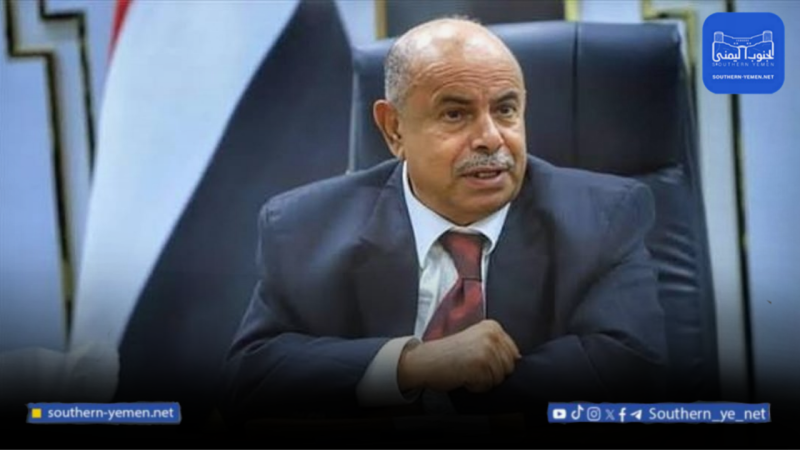 بصلاحيات كاملة.. العليمي يمنح محافظ حضرموت قوات درع الوطن