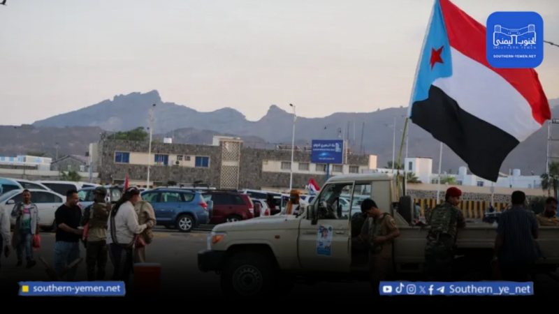 حلّ المجلس الانتقالي من الرياض يشعل انقسامًا غير مسبوق