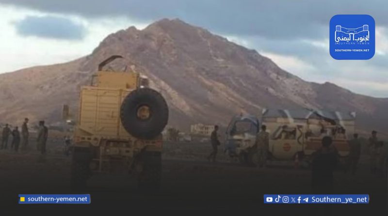 مدرعات الانتقالي تطوق ميناء سقطرى لتأمين تفريغ شحنة إماراتية