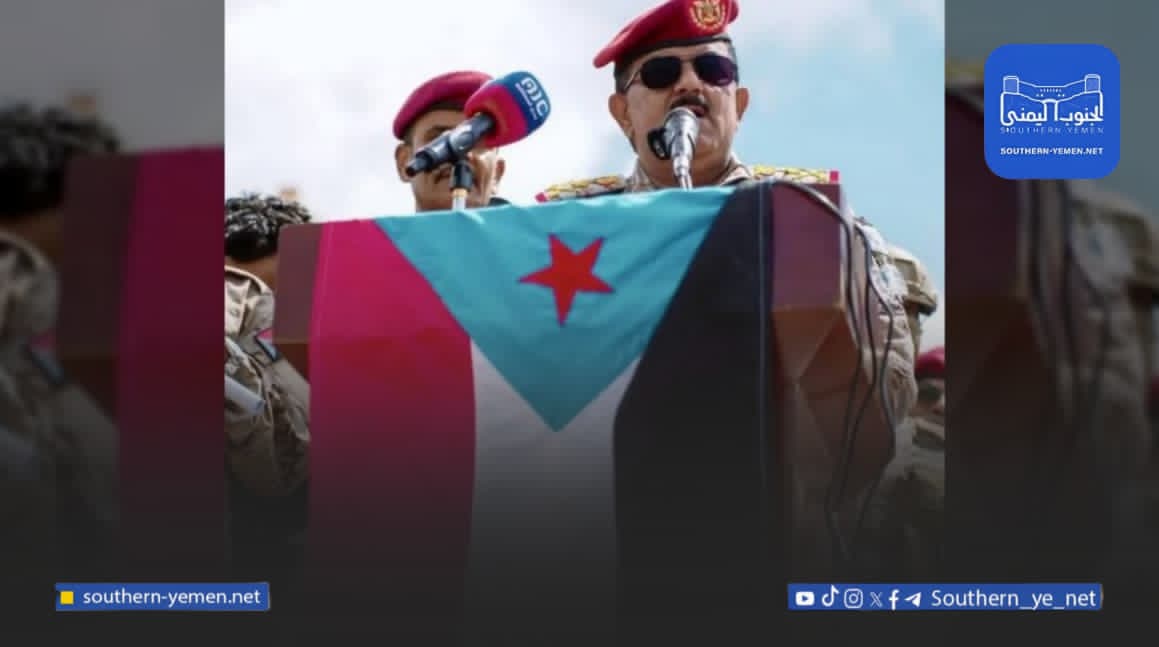 العليمي يصدر قرارا بإعفاء وزير الدفاع من منصبه