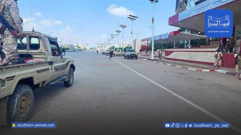 تحركات عسكرية في عدن مع دعوات شعبية للتحقيق في تفجير موكب قيادي عسكري