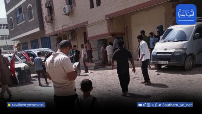 قوات تابعة للانتقالي يقتحم مقر صحيفة عدن الغد ويعتدي على طاقمها