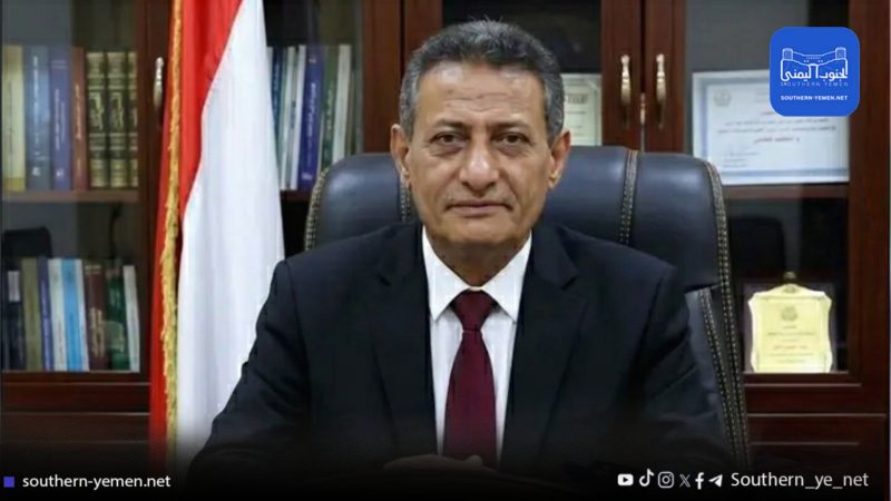 وزير التعليم العالي يوضح ملابسات غيابه عن أداء اليمين ويتمسّك بأدائها داخل اليمن