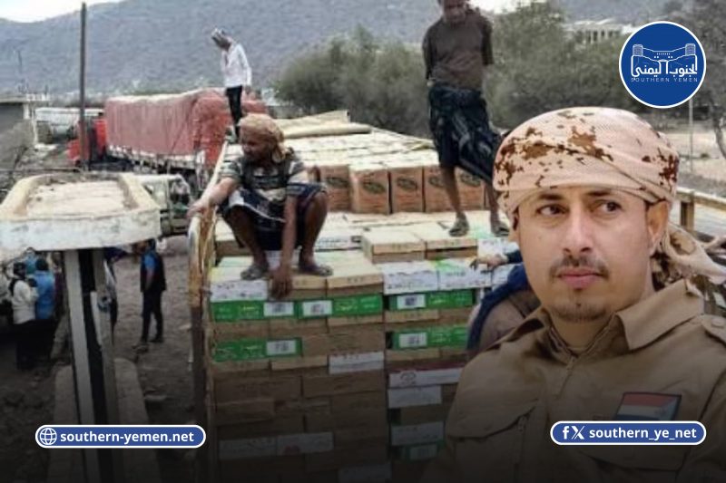 قوة من اللواء 13 صاعقة توقف توزيع مساعدات بعد مداهمة مخازن في ردفان