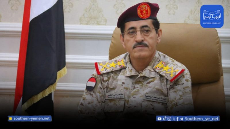 وزير الدفاع يوجه بإبقاء وحدات المنطقة الأولى ضمن القيادة الجديدة في حضرموت