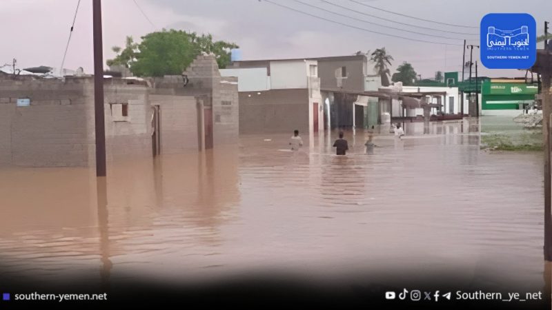 انهيار سد في قصيعر يفاقم أزمة السيول ويجبر أسرًا على النزوح شرق حضرموت