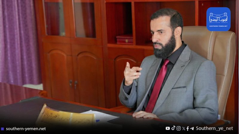 محافظ أبين يوجه بإزالة نقاط الجبايات غير القانونية فوراً