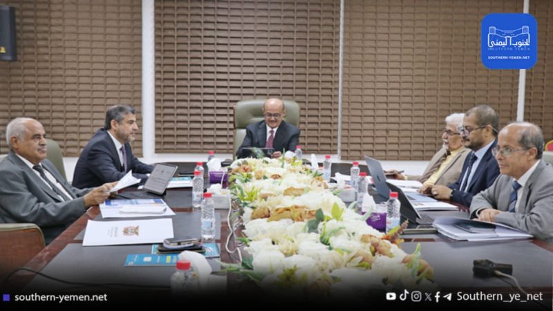 البنك المركزي اليمني يقر إجراءات لمعالجة شح السيولة ويعتمد نظام QR موحد للمدفوعات