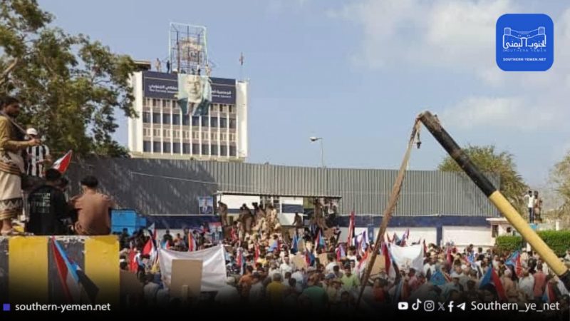 أنصار الانتقالي يفتحون مقرات في عدن بالقوة وسط توتر متصاعد