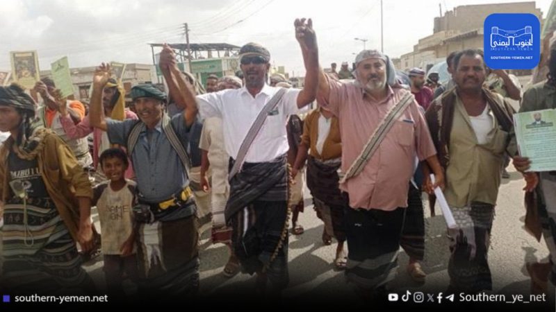 تظاهرة شعبية في أبين تطالب بتدخل قوات العمالقة لضبط الأمن في سوق أحور