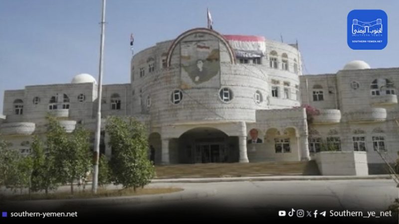 الضالع.. إصابة مسؤول محلي في اعتداء مسلح على مبنى المحافظة واستنكار واسع