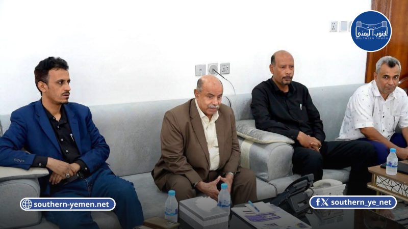 الخنبشي يلتقي أسر ضحايا أحداث المكلا ويؤكد إنصافهم ومحاسبة المتسببين