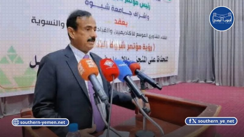 بحضور محافظ شبوة.. مؤتمر شبوة الشامل يتبنى خطابا مؤيدا لانفصال الجنوب ويهاجم السعودية