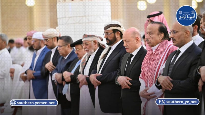 رئيس مجلس القيادة وأعضاء المجلس يشاركون في تشييع جثمان هادي بالرياض تشييع الرئيس الأسبق عبدربه منصور هادي في العاصمة السعودية الرياض حضور رسمي في مراسم دفن الرئيس اليمني الأسبق هادي بالرياض الصلاة على جثمان هادي ودفنه في مقبرة العود بالرياض مجلس القيادة يعلن استمرار الحداد عقب تشييع هادي قيادات يمنية تشارك في مراسم تشييع هادي بالسعودية مواراة جثمان الرئيس الأسبق هادي الثرى في الرياض مشاركة رسمية وشعبية في جنازة الرئيس الأسبق عبدربه منصور هادي بعد إعلان وفاته.. تشييع هادي بحضور مسؤولين يمنيين الرياض تحتضن مراسم تشييع الرئيس اليمني الأسبق هادي