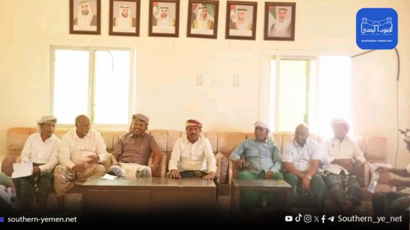 صور قادة إماراتيين تتصدر اجتماعاً للمجلس الانتقالي في سقطرى وتثير تفاعلاً