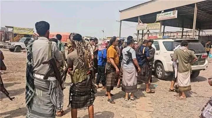 خلاف مع قيادي في الانتقالي المنحل يتسبب بإغلاق سوق القات في إنماء